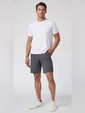 New Vuori Men’s Meta Short Charcoal V379 Size 38 | Flat Front |